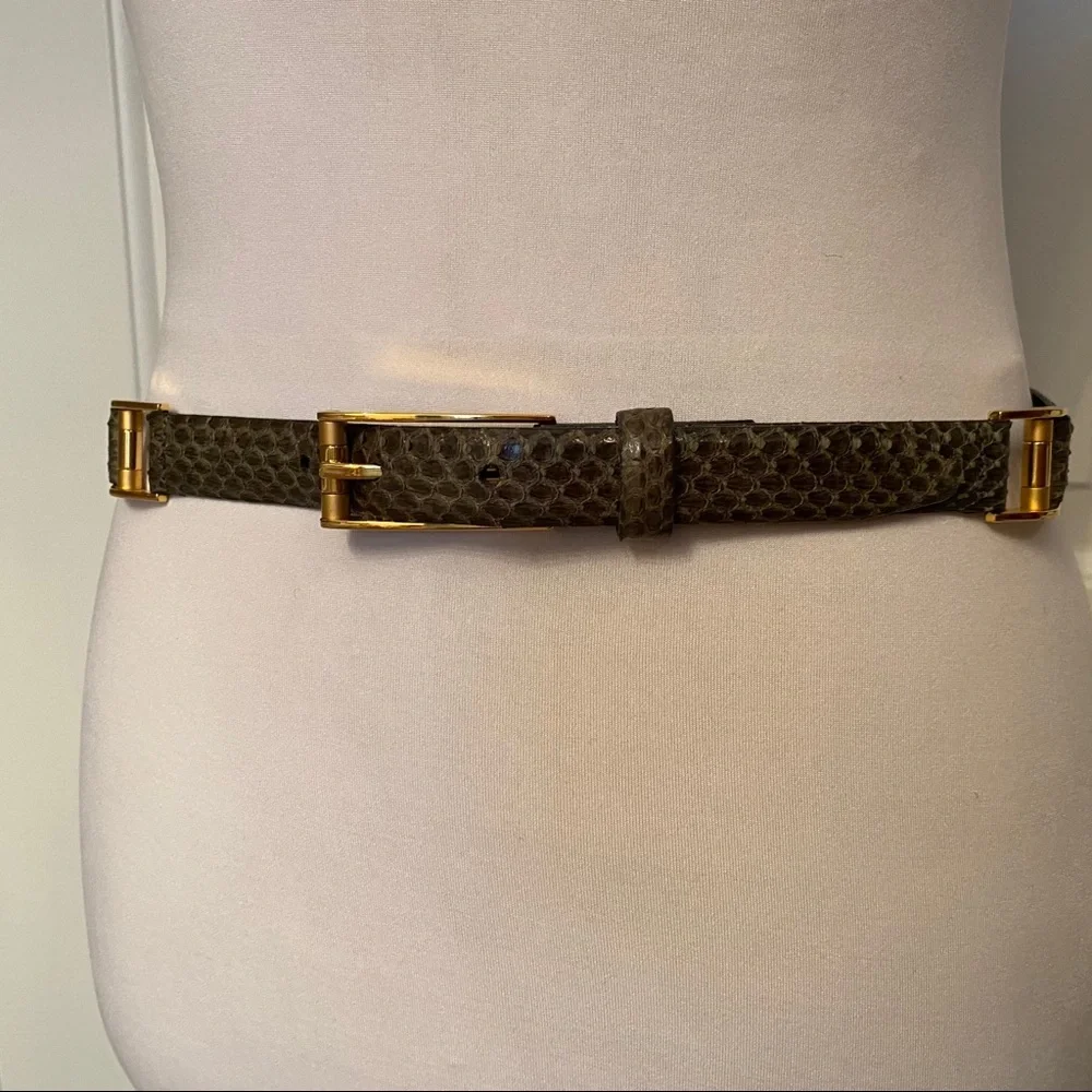 CARLISLE BELT SKINNY GRAY SNAKESKIN GOLD TONE BUCKLE Size M